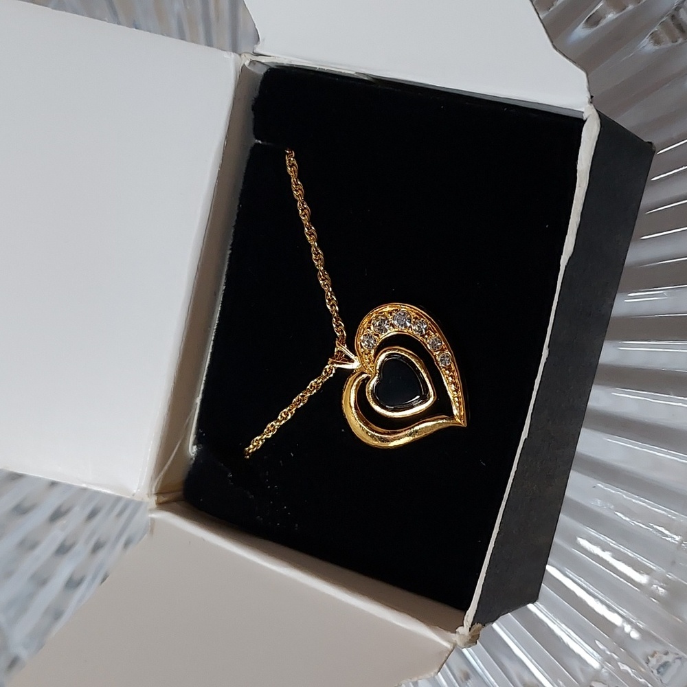 Avon Onyx & Rhinestone Heart Necklace Goldtone 18" Long 1994